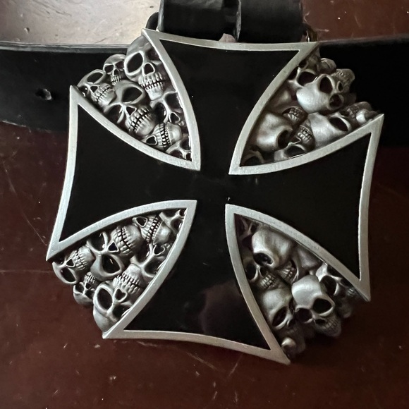 Men’s iron cross skull belt buckle w leather belt - Picture 2 of 4